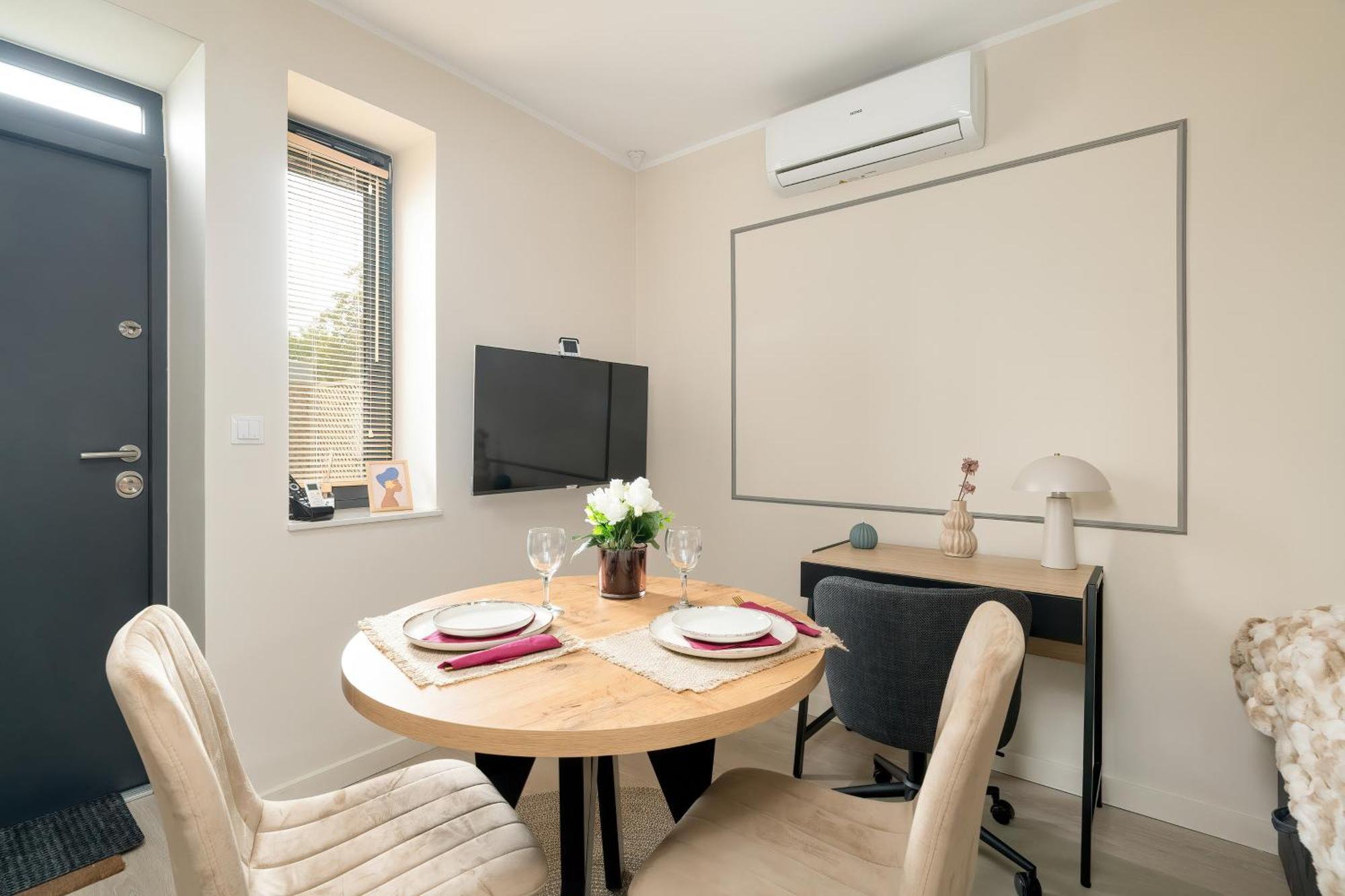 Apartamento Klimatyzowane W Poznaniu Z Biurkiem Do Pracy Zdalnej By Renters Poznań