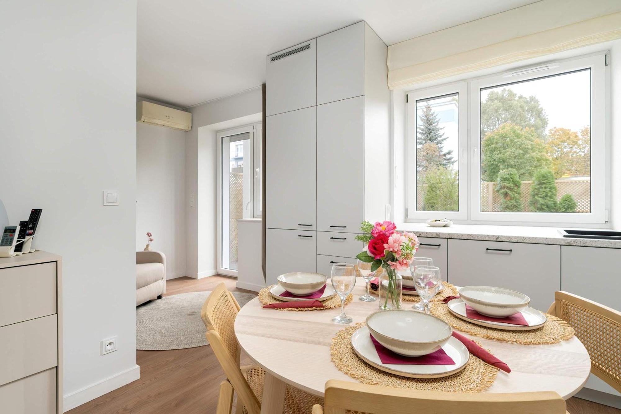 Apartamento Klimatyzowane W Poznaniu Z Biurkiem Do Pracy Zdalnej By Renters Poznań